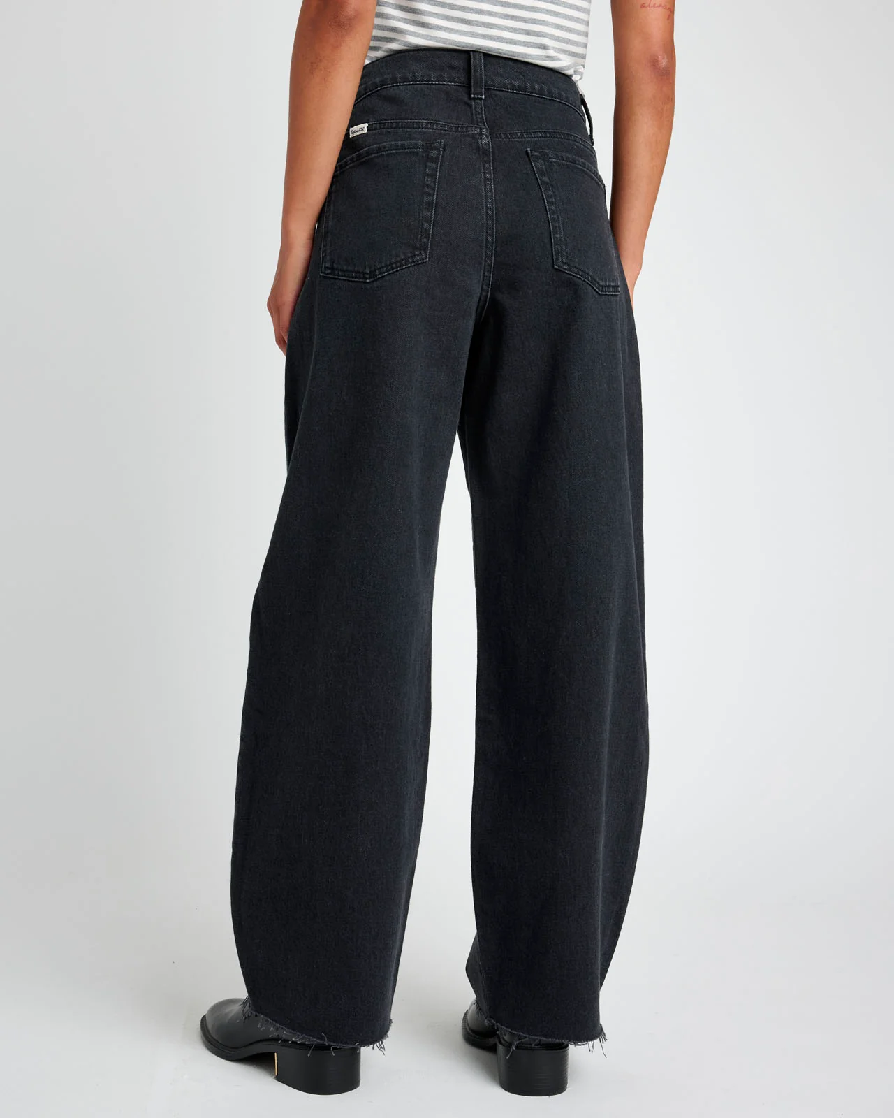 Carson Barrel Leg Jean in Black Rinse - Image 5