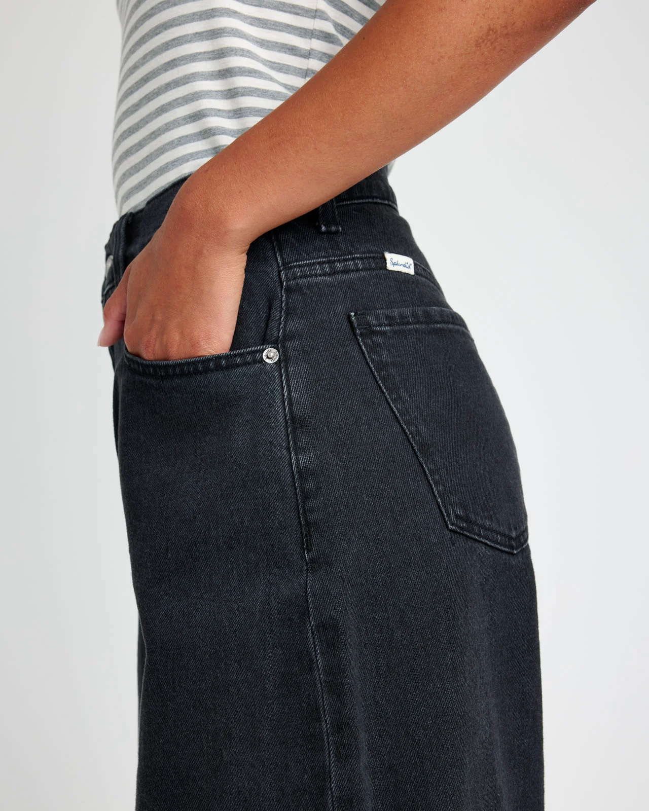 Carson Barrel Leg Jean in Black Rinse - Image 6