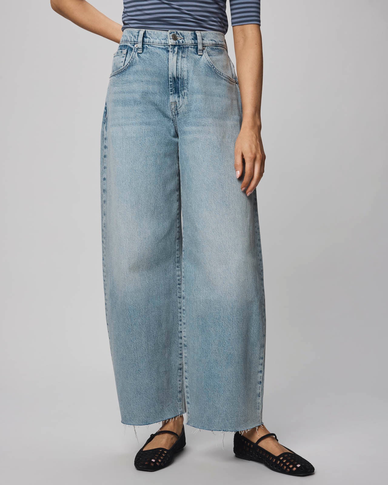 Carson Barrel Leg Jean in Light Wash