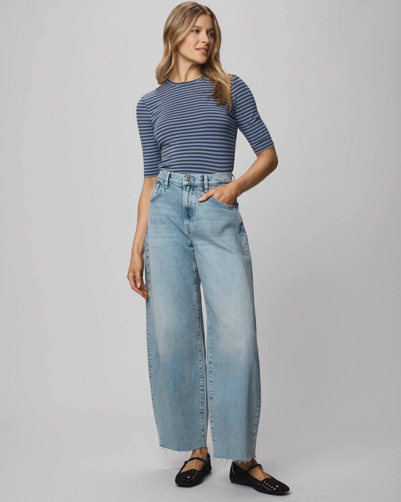 Carson Barrel Leg Jean in Light Wash - Image 2
