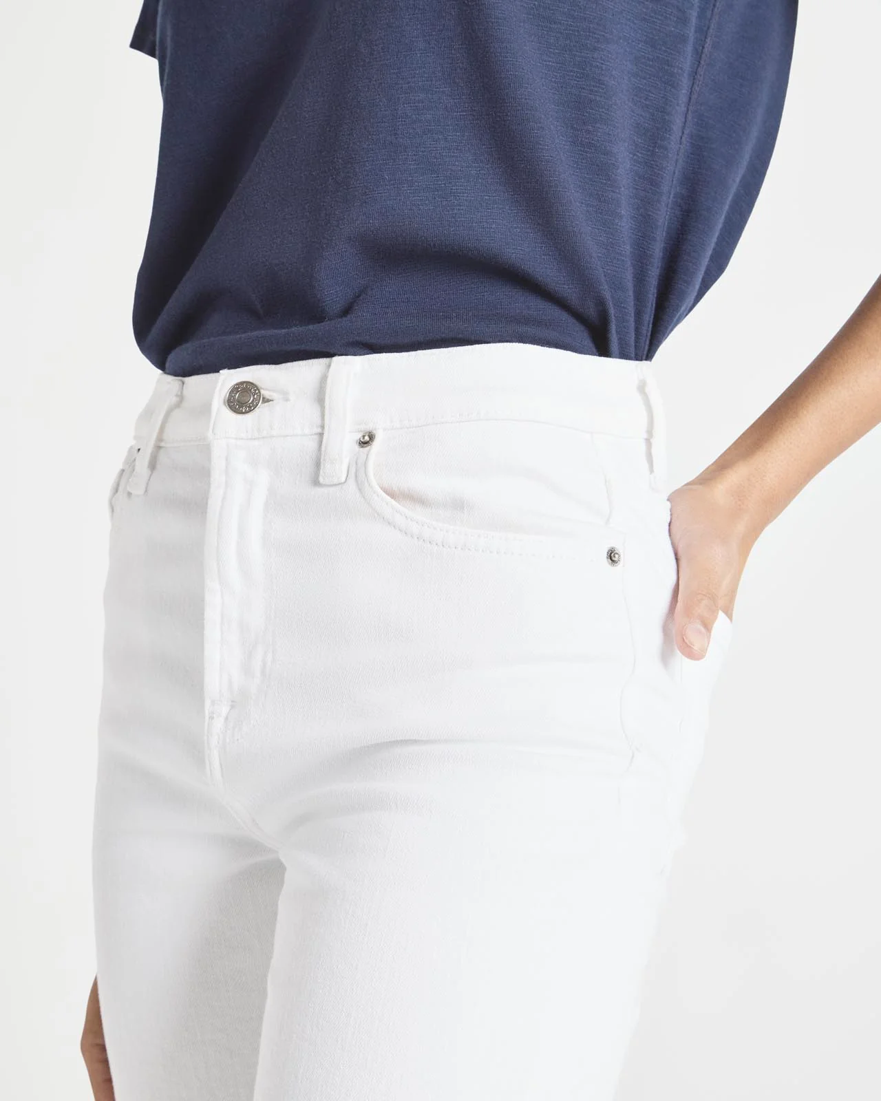 Cropped Wide Leg Jean in White - Image 3