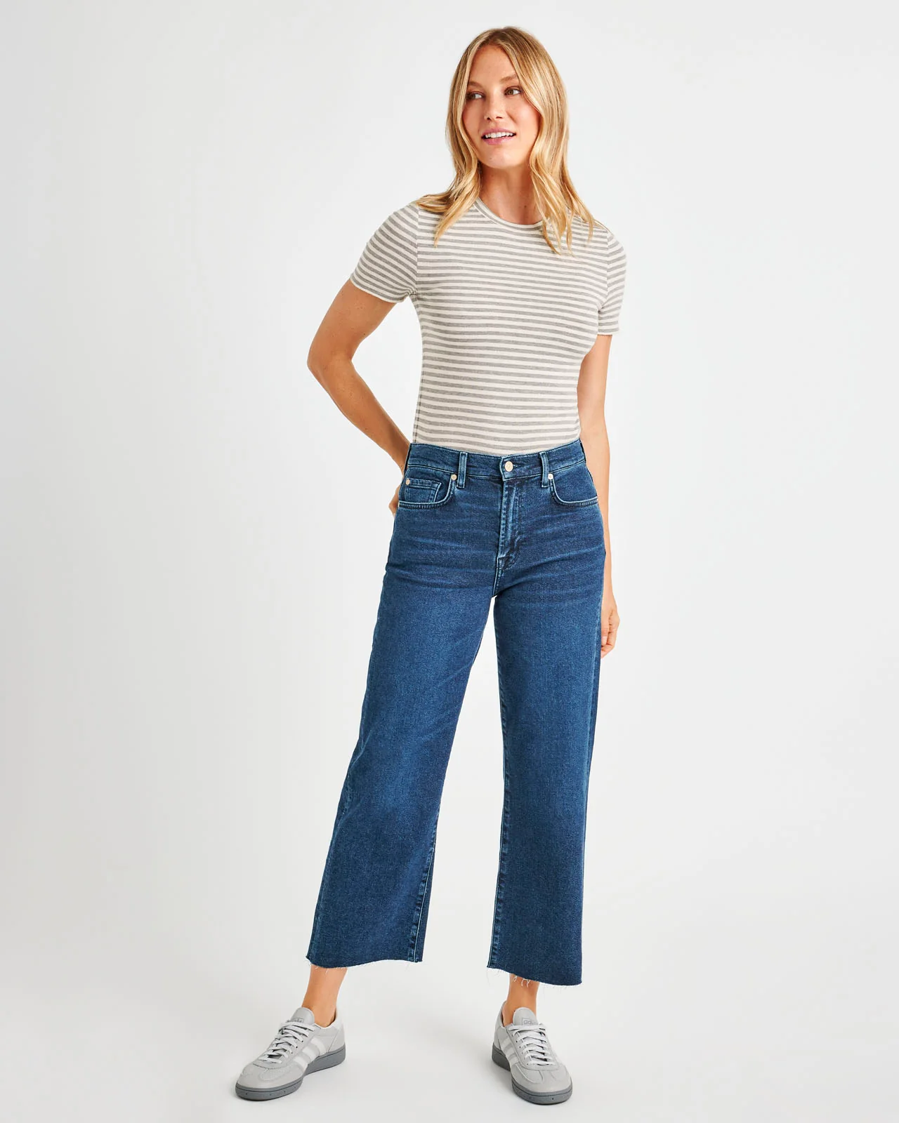 Cropped Wide Leg Raw Hem Jean - Image 3