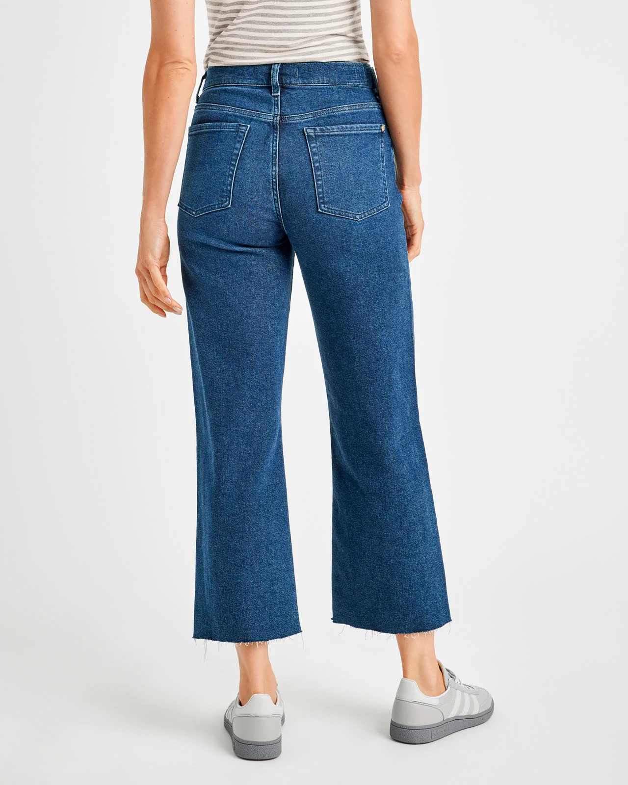 Cropped Wide Leg Raw Hem Jean - Image 5