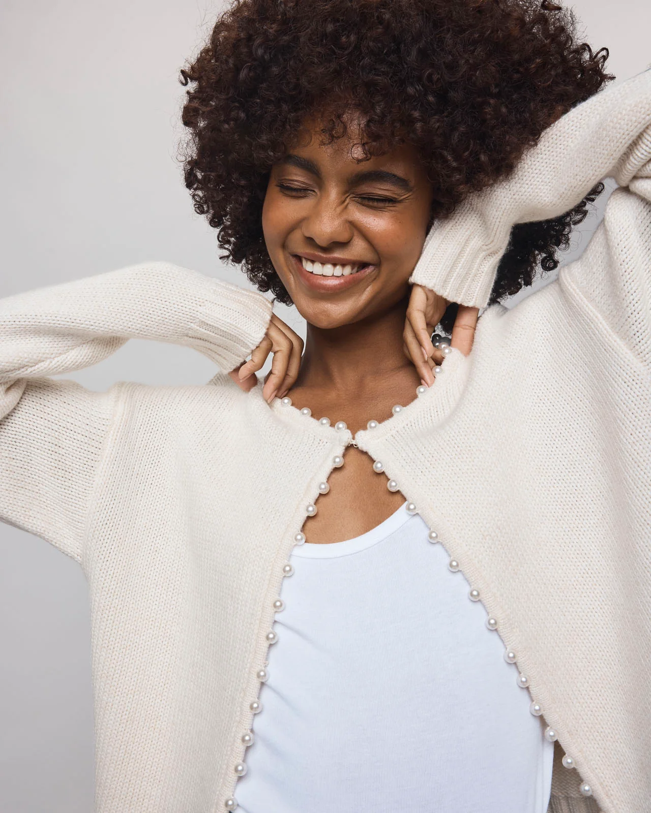 Emmy Cashblend Pearl Cardigan - Image 13