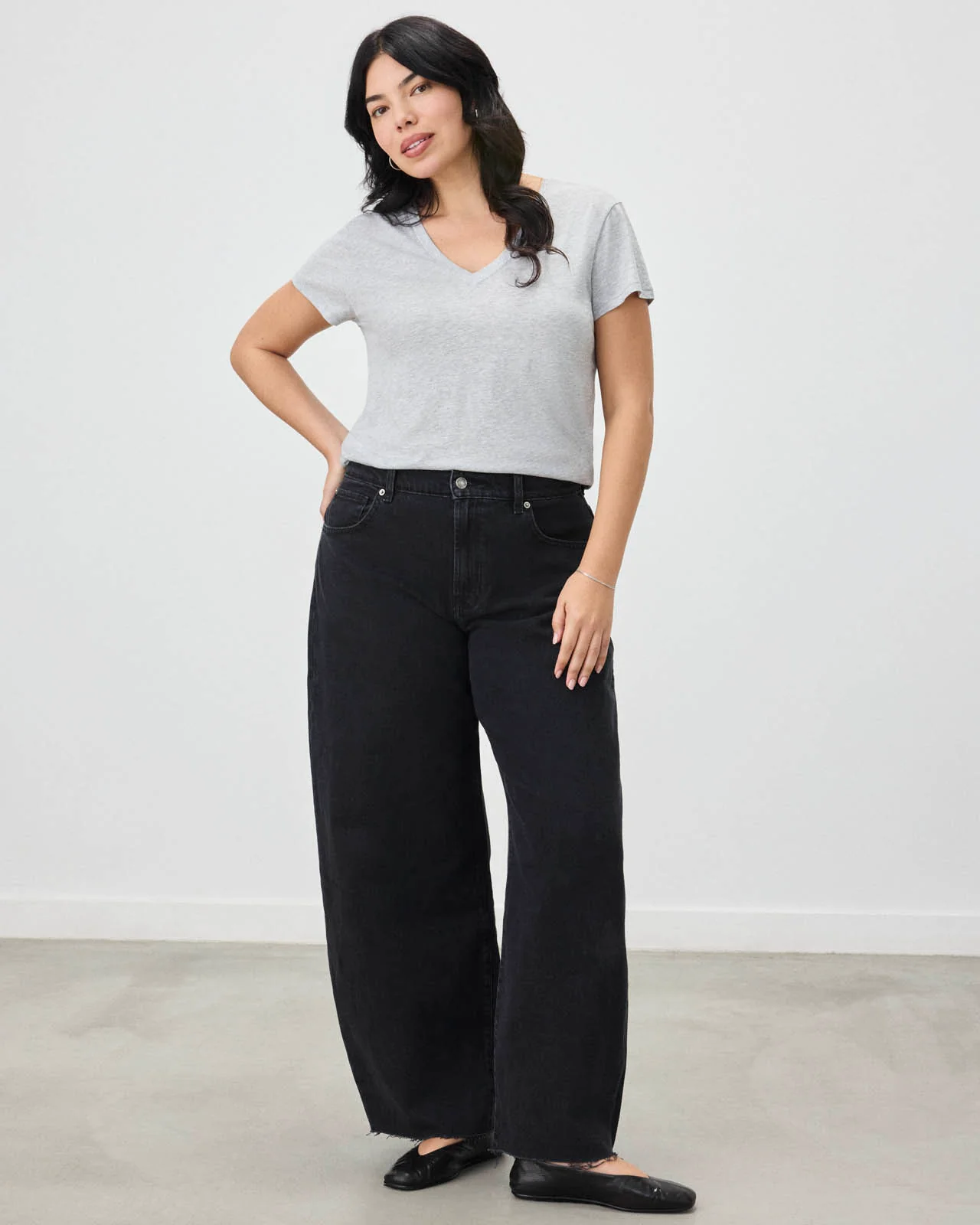 Kate V-Neck Tee - Image 25