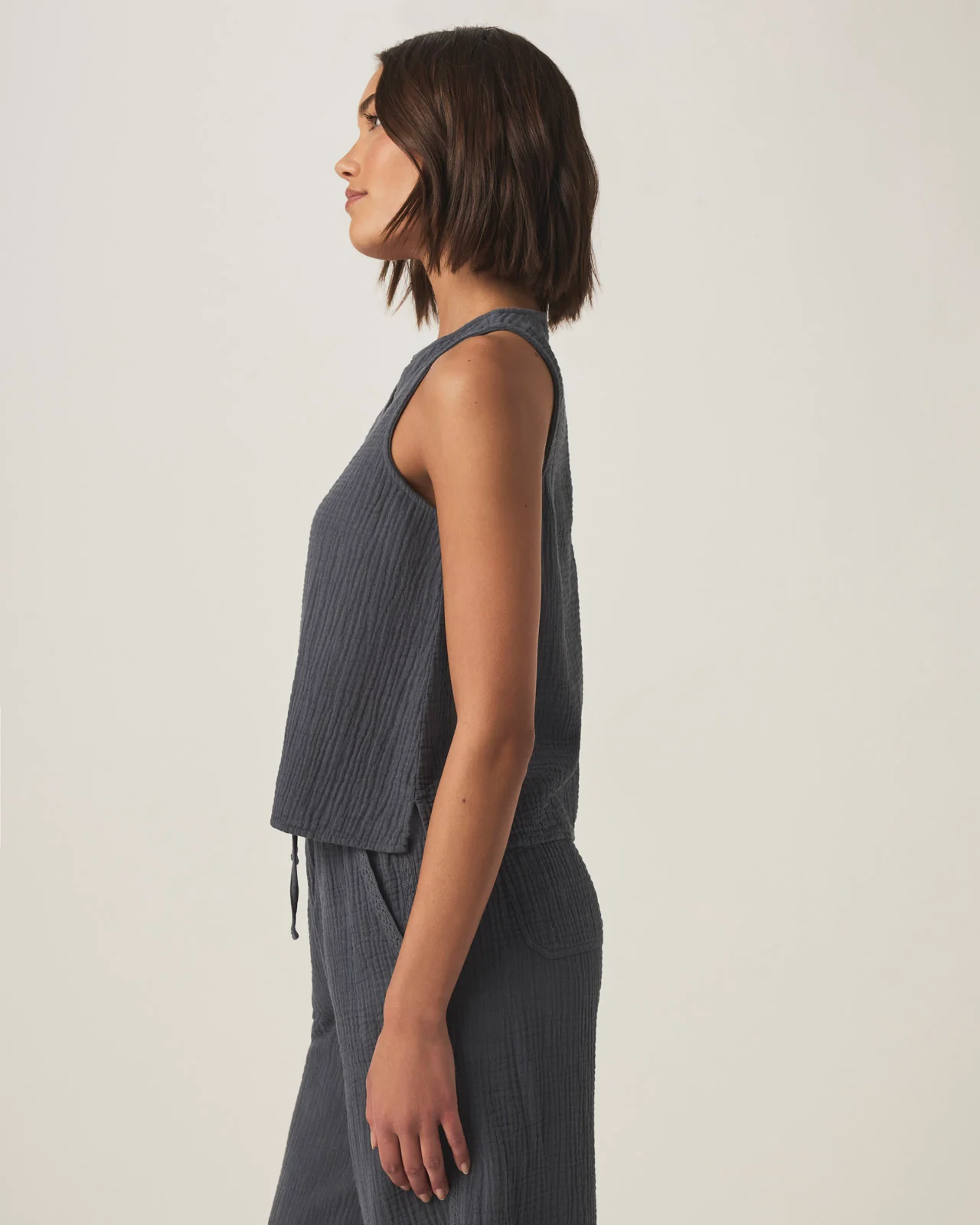 Kit Gauze V-Neck Tank - Image 10
