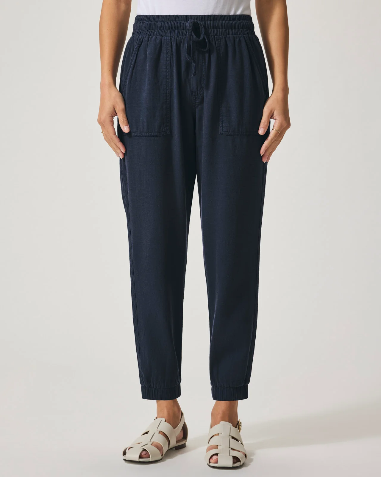 Lakeside Jogger - Image 15