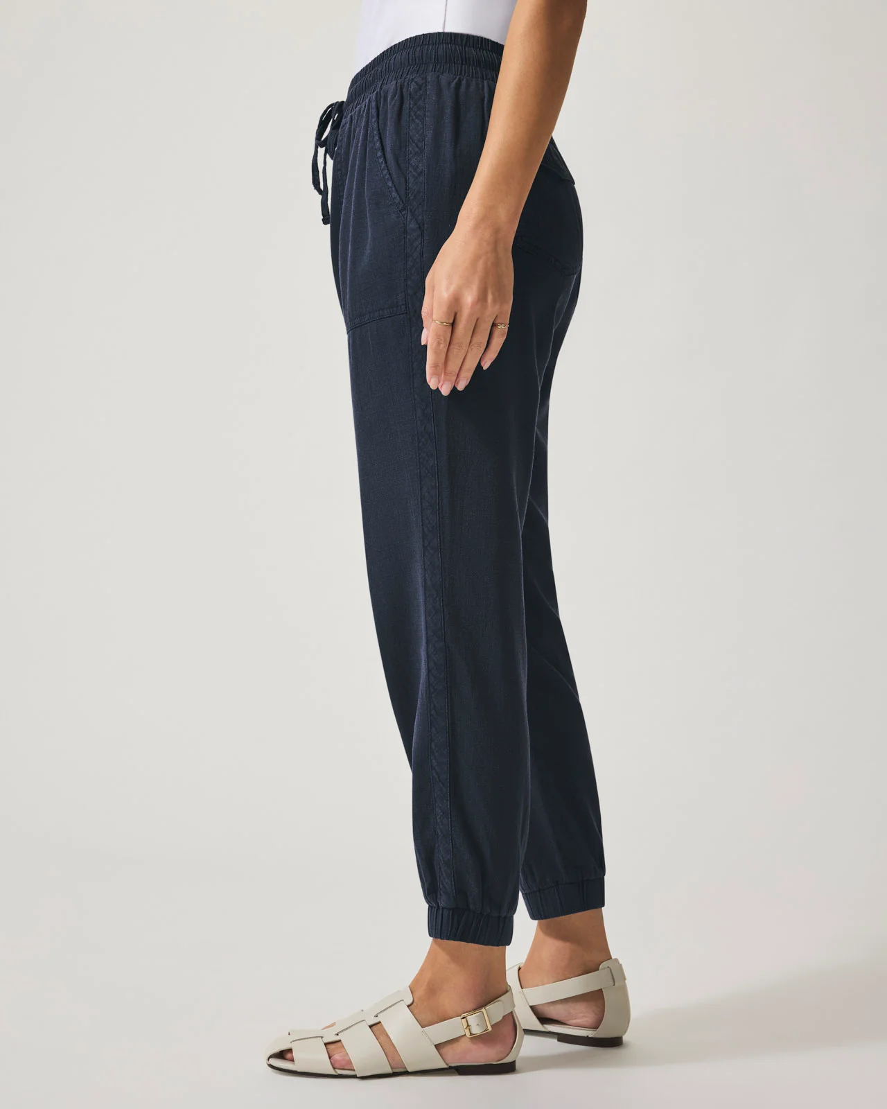 Lakeside Jogger - Image 18