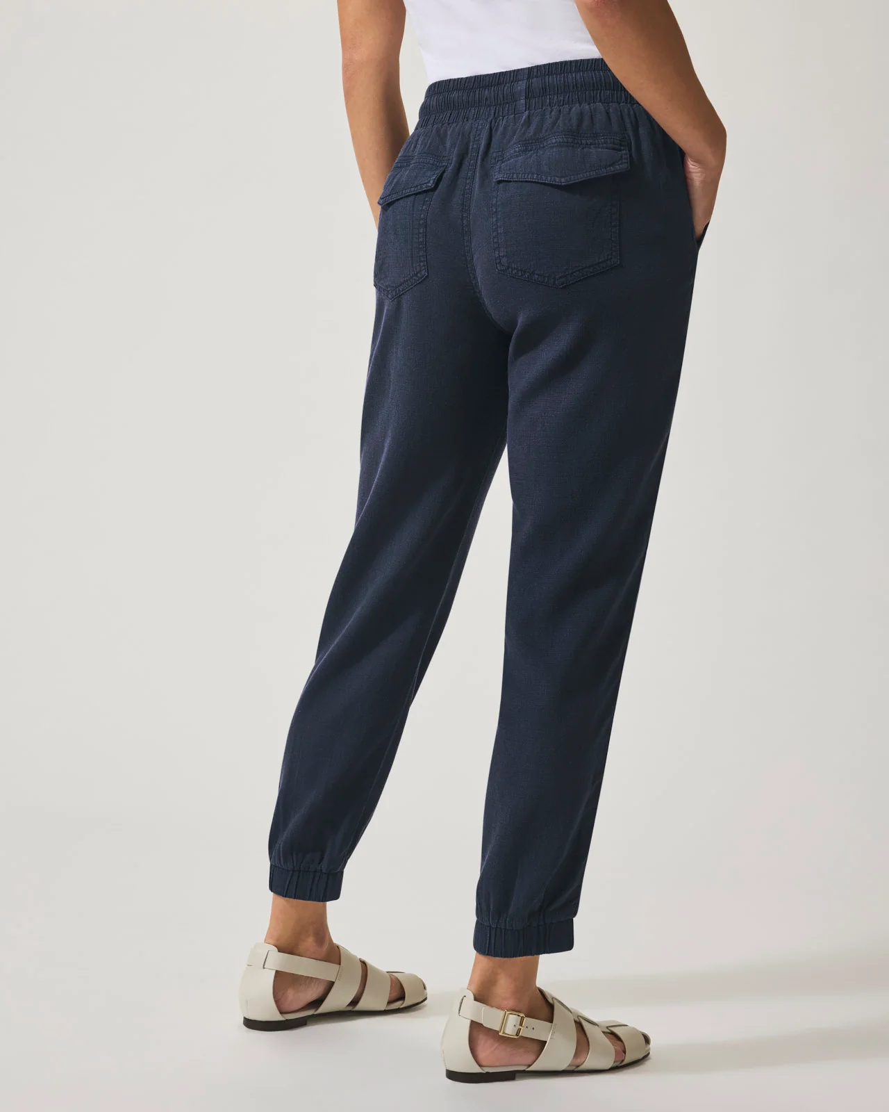 Lakeside Jogger - Image 19