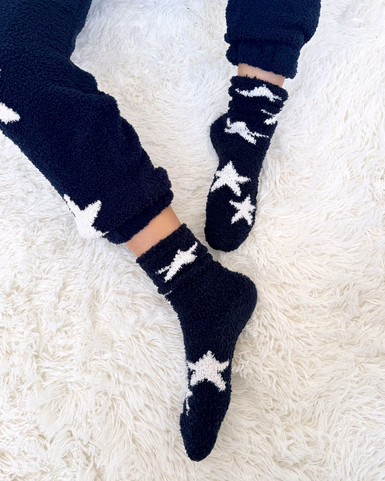 Navy Oat Bia Fuzzy Yarn Socks - Image 4