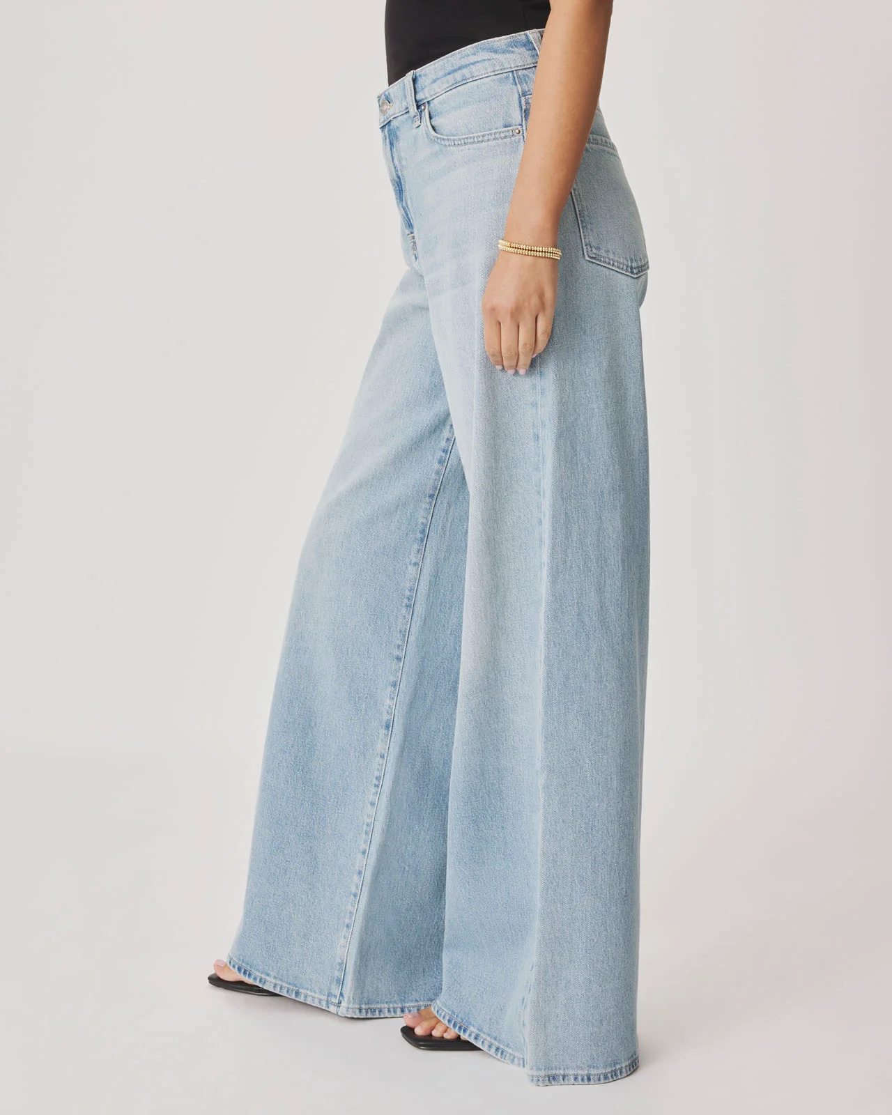Ravyn Cuffed Wide Leg Jean in Light Wash - Image 5