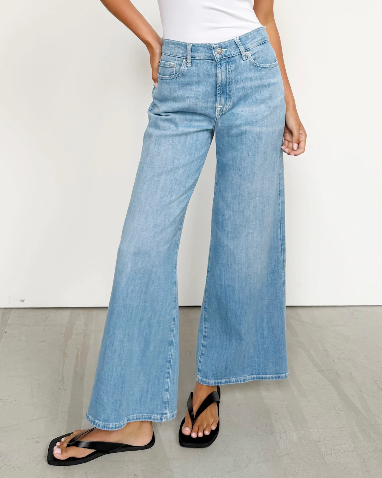 Slim Palazzo Ankle Jean in Light Wash - Image 3