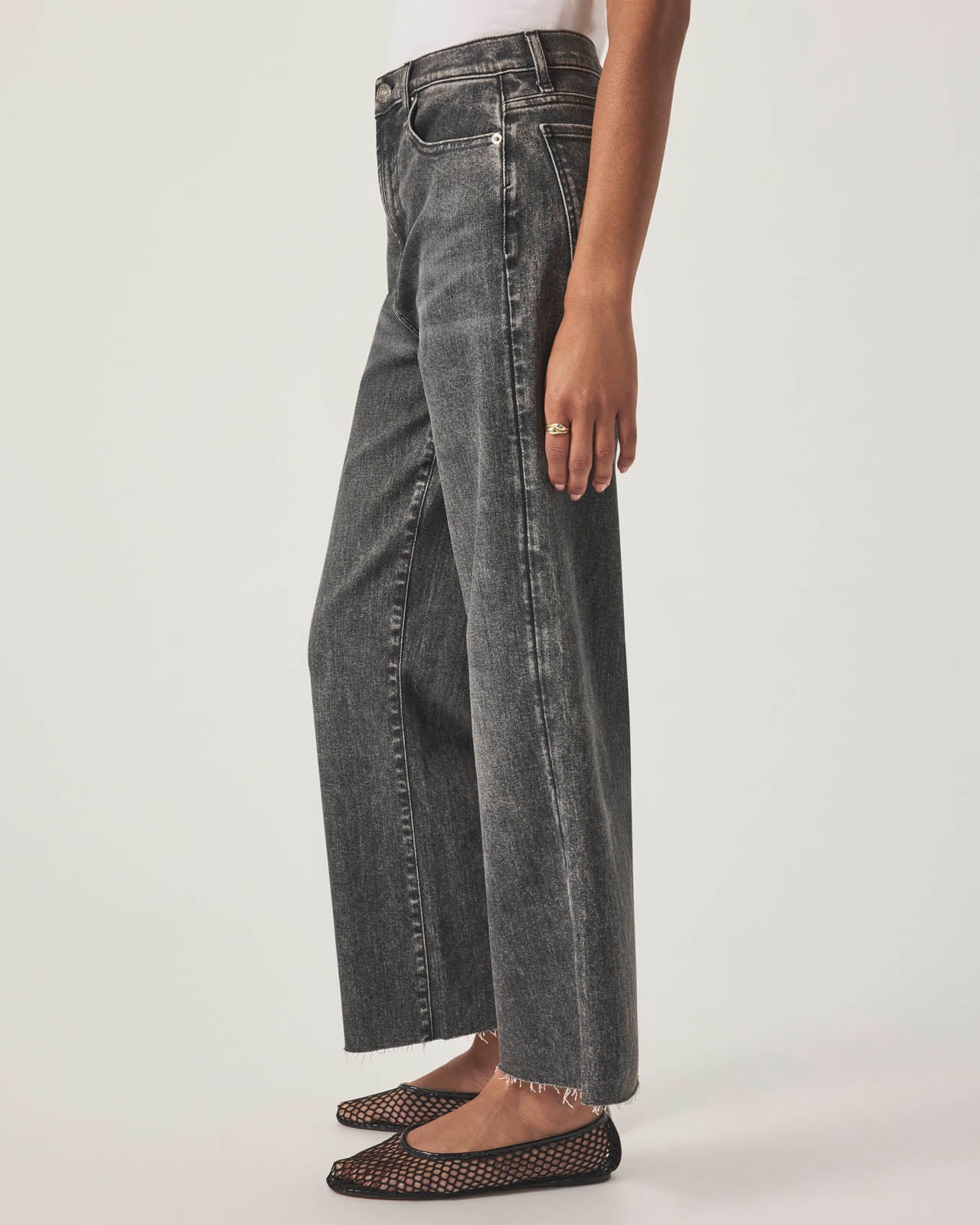 Cropped Wide Leg Raw Hem Jean - Image 3