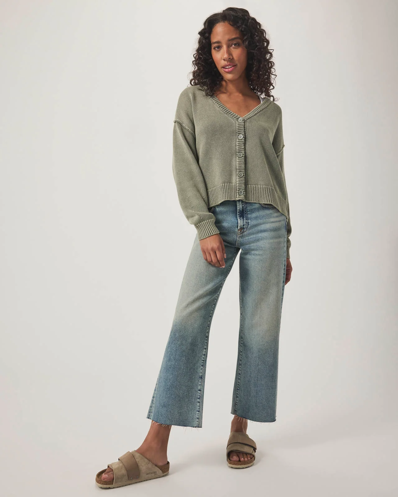 Light Wash Cropped Wide Leg Raw Hem Jean - Image 2