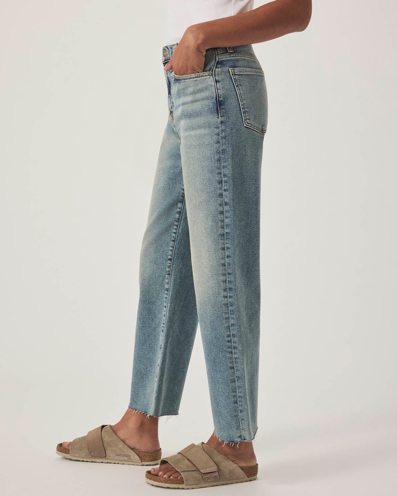 Light Wash Cropped Wide Leg Raw Hem Jean - Image 4