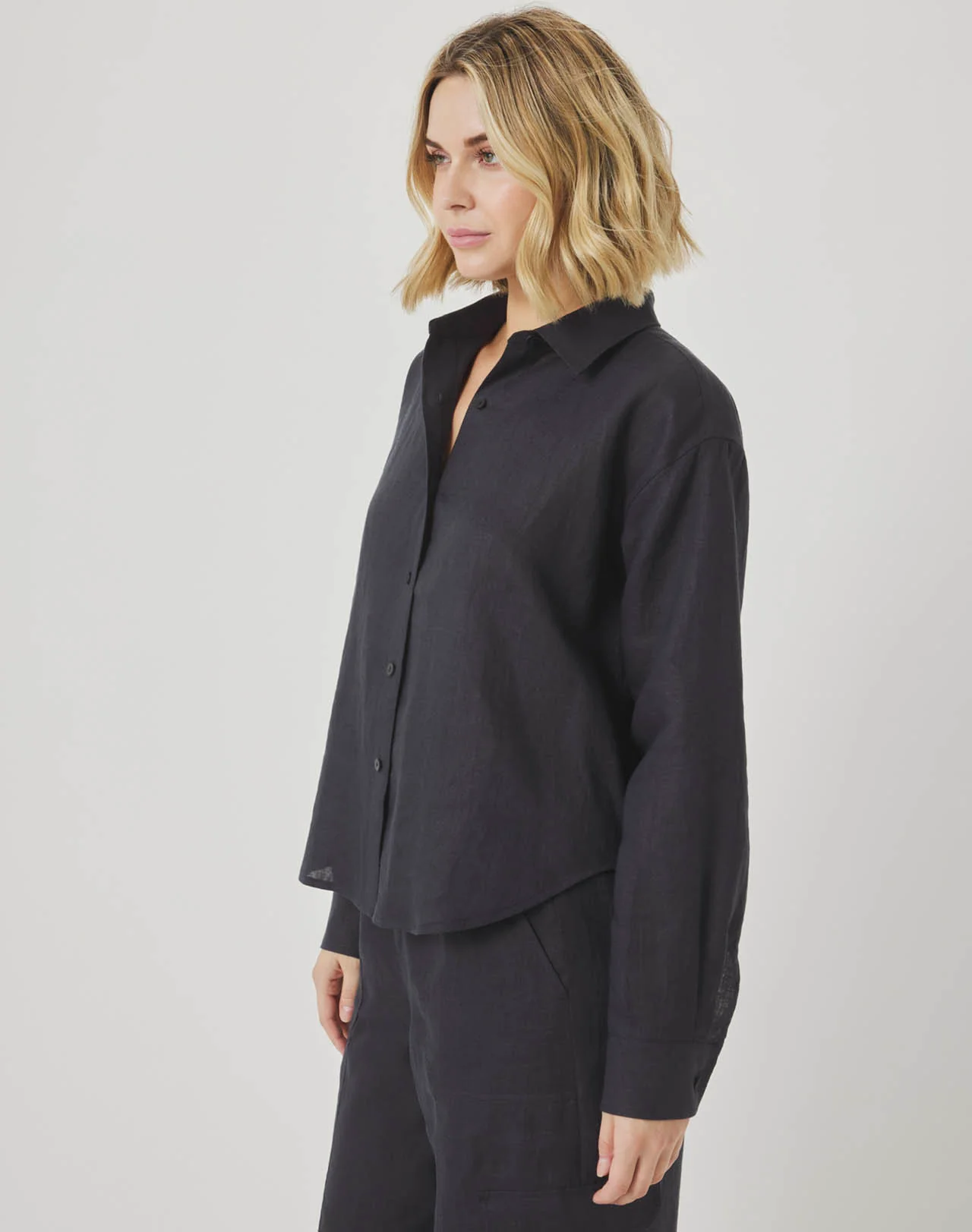 Stella Linen Button Down - Image 6