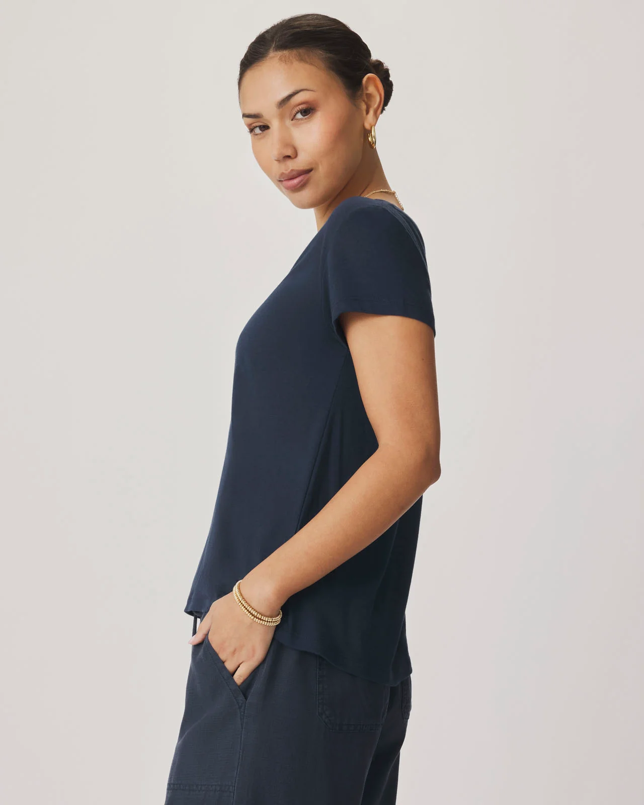 The Lila Climate Beneficial™ Verified Cotton V-Neck Tee - Image 11